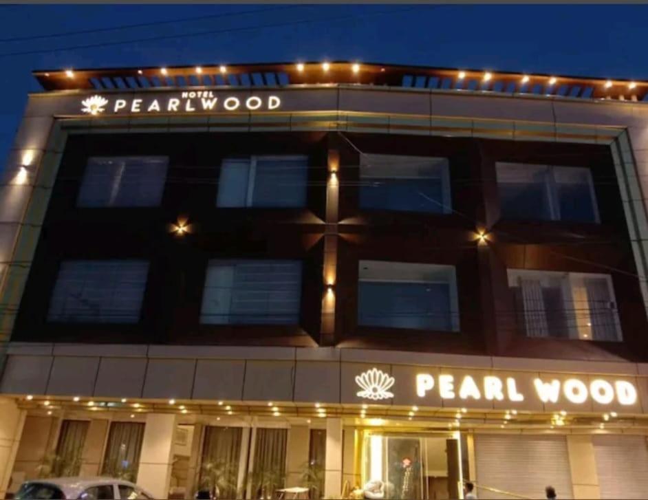 Hotel Pearl Wood Zirakpur Exterior foto