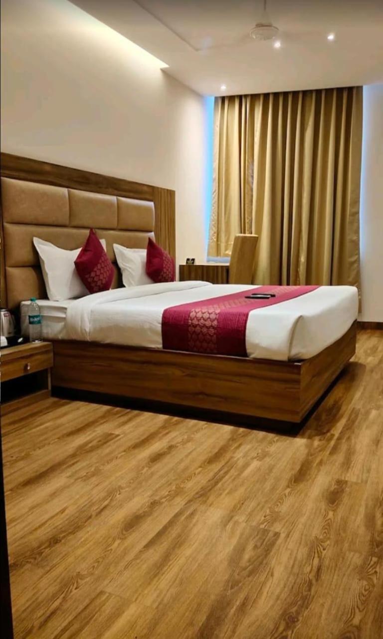 Hotel Pearl Wood Zirakpur Exterior foto